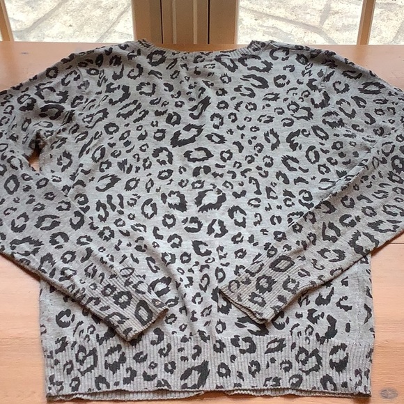 WOMENS COTTON V NECK CARDIGAN SWEATER, M, GRAY/BLACK LEOPARD PRINT - Picture 8 of 9